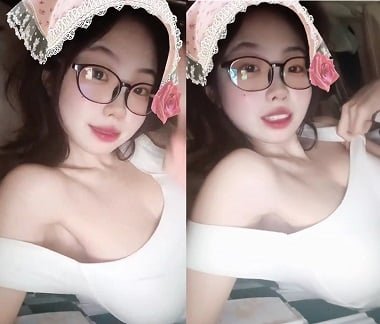 Em gái xinh đẹp dụ bạn đến nhà 